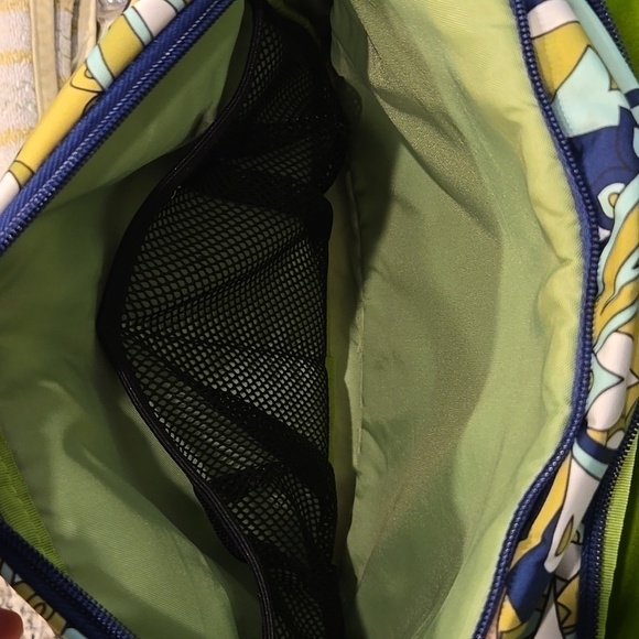 JU JU BE MESSANGER DIAPER BAG. GREEN, BLUE AND WHITE PAISLEY AND FLORAL. - Picture 9 of 11